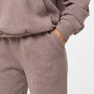 Conjunto deportivo de invierno para mujer de alta calidad, 100% algodón polar, diseño y color personalizables, de secado rápido y transpirable. - Product Image 2