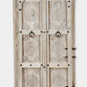 Porte d'entrée vintage en bois indien récupéré, motifs floraux sculptés à la main, quincaillerie métallique antique, style rustique traditionnel Darwaza - Product Image 2