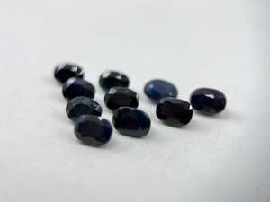 Saphir noir facetté de forme ovale, pierres précieuses en vrac, tailles variées de 4x3mm à 9x7mm, lot calibré pour la fabrication de bijoux - Product Image 2