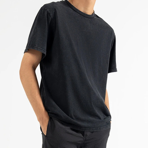 เสื้อยืดโอเวอร์ไซส์ผู้ชายผ้าคอตตอนหวี 180 กรัม แขนสั้น สีพื้น รับสกรีนโลโก้ตามแบบ OEM - Product Image 2