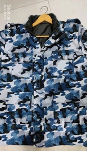 Veste coupe-vent à capuche très demandée pour l'extérieur, résistante au vent et à séchage rapide, pour une utilisation en toutes saisons, en vente - Product Image 4