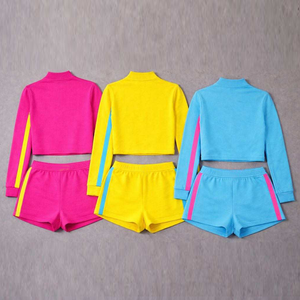 สินค้ามาใหม่ ชุดเซ็ต Y2K สกรีนโลโก้ได้ สำหรับผู้หญิง เสื้อแจ็คเก็ตซิปสีบล็อคกับกางเกงขาสั้น ชุดลำลอง 2 ชิ้น สกรีนโลโก้ได้ - Product Image 3