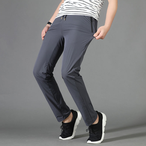 Pantalon de sport gris pour homme, taille élastique, séchage rapide, avec poches latérales, coupe décontractée légère, idéal pour le printemps - Product Image 5