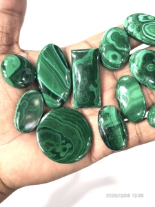 Malaquita natural, cabujón de piedra preciosa suelta, formas y tamaños variados, de 20 a 30 mm aprox. - Product Image 5