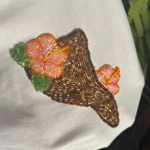 Top sin mangas bordado con cuentas de semillas para mujer, hecho a mano. - Product Image 1