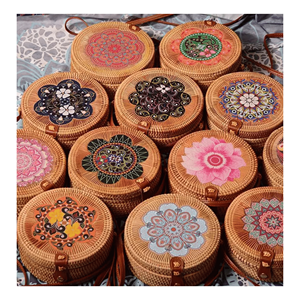 Rattan <b>Bag</b> with Mother of pearl Decorative Cane Fashion Handbag for Vacation Outfit from Vietnam Origin - Product Image 6