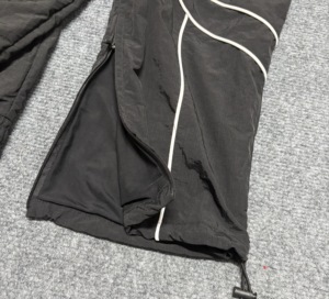 Ensemble de survêtement unisexe noir à capuche, veste à cordon de serrage, pantalon à poignets élastiques, style sportif respirant, polyester/nylon, vêtements de printemps - Product Image 3