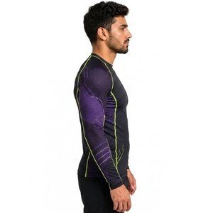 Camiseta de compresión premium para hombre con tela suave y transpirable, ajuste flexible y movimiento sin restricciones para fitness y entrenamiento. - Product Image 6