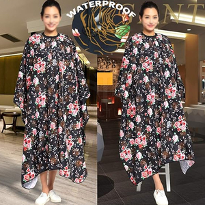 Capa de Peluquería de Primera Calidad Fabricada en Fábrica, Tela Suave, Cómoda, con Cuello Ajustable - Product Image 2