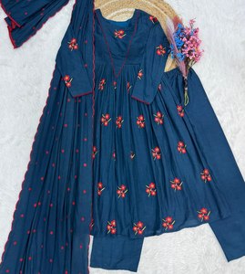 ชุดคุร์ตะและกางเกงทรงเอพิมพ์ลายสำหรับผู้หญิงสุดอินเทรนด์ พร้อมผ้าคลุมไหล่ - Product Image 6