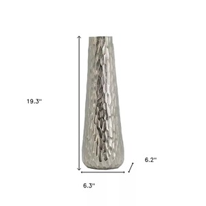Vase de table moderne en métal architectural, fait main, finition argentée, 39 cm de hauteur, texture géométrique, décoration - Product Image 2