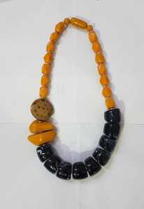 สร้อยคอเรซิ่นทำมือประดับลูกปัดสำหรับทุกเพศ ดีไซน์ทันสมัยสีโรสโกลด์ ขายดีสำหรับงานแต่งงานและงานปาร์ตี้ จากอินเดีย - Product Image 6