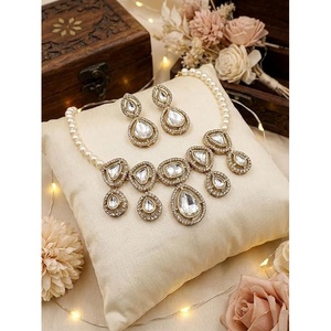 Juego de Collar y Aretes de Alta Calidad con Perlas de Imitación en Forma de Flor, Chapado en Oro Blanco, Joyería Romántica para Bodas para Mujer - Product Image 1