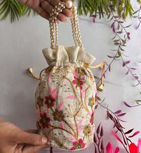 Bolso Potli Bordado a Mano de Bajo Costo con Cuentas Coloridas para Saree, Lehenga, Kurta y Moda Tradicional Femenina - Product Image 3