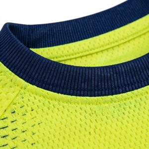 Maillot de football pour homme, jaune fluo et bleu, à blocs de couleur, manches courtes, anti-humidité, coupe classique, col en V, tissu mesh, personnalisable pour équipe - Product Image 4