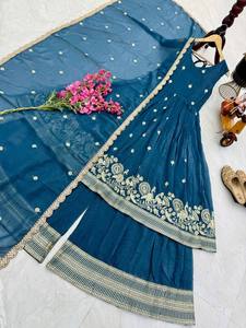 Conjunto de Lehenga Anarkali Azul Bordado en Oro con Lentejuelas y Dupatta de Resham, Sin Mangas, Traje Tradicional Indio para Bodas y Diwali - Product Image 6