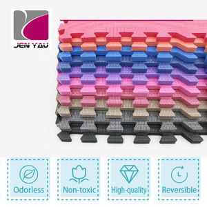 Tapis en mousse amortissant les chocs 100x100cm avec motif croisé pour Taekwondo Aikido - Product Image 2