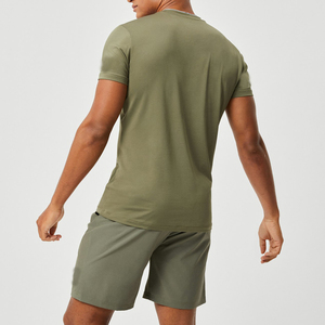 Ensemble T-shirt et short légers et respirants pour homme, personnalisable OEM, tenue de sport d'été extensible dans quatre directions, idéal pour la course et la gym. - Product Image 2