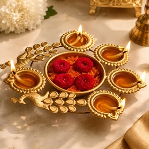 Supports de bougies chauffe-plat en fer doré faits à la main, design tendance, décoratifs pour Diwali, motif lotus, en métal, Urli floral - Product Image 5
