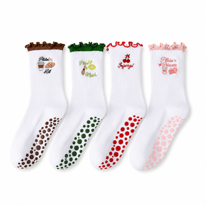 Calcetines de Yoga y Pilates de Algodón Personalizados, Antideslizantes, para Mujer, con Logotipo Bordado de Café, Matcha y Cereza, Proveedor Popular - Product Image 1
