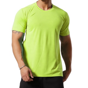 T-shirt de sport personnalisé pour homme, en polyester, à séchage rapide, pour la course à pied, la gym, l'entraînement, col rond, uni - Product Image 4