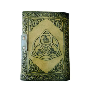 Diario de Cuero Genuino Wiccan Clásico con Grabado de Hechizos Mágicos, Cuaderno de Bocetos Hecho a Mano con Borde Desflecado, Diseño de Libro Vintage - Product Image 1