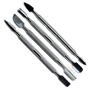 Meilleur produit : Outils de manucure et pédicure personnalisés avec logo imprimé – 4 pièces (pousse-cuticules, cuillère, coupe-ongles, lime) - Product Image 1