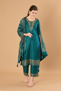 Suministro al por Mayor de la Colección de Invierno Exclusiva Safaa Dilkash, Ropa de Invierno Moderna y Duradera para Damas Disponible para la Venta - Product Image 5