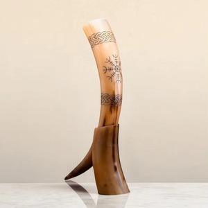 Corne à boire viking haut de gamme avec support en corne de bœuf artisanal gravé de symboles nordiques, qualité alimentaire, pour méad, bière, ou ale, par REHMAN CRAFT - Product Image 3