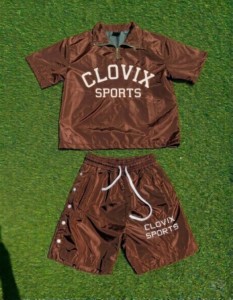ชุดวอร์มกันลมแบบขายส่ง เสื้อแจ็คเก็ตน้ำหนักเบา กางเกงจ็อกเกอร์ ชุดกีฬาพร้อมปักโลโก้ตามสั่ง - Product Image 5