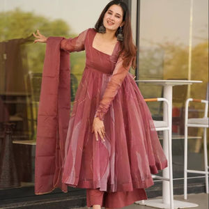 Elegante Conjunto de Vestido de Organza Premium Color Salmón Brillante - Product Image 2