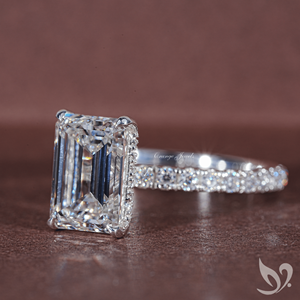 Anillo de compromiso con halo oculto de diamante cultivado en laboratorio con corte esmeralda de 3 quilates, certificado por IGI, anillo de oro macizo de 10k. - Product Image 5