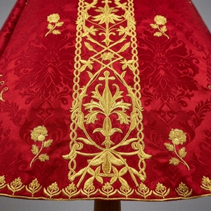 เสื้อคลุมสำหรับพิธีสวดสีแดงแบบดั้งเดิมปักลายด้วยด้ายทองแท่ง - Product Image 3
