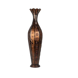 Vase à fleurs décoratif en aluminium gravé à la main de qualité supérieure Vases à fleurs en métal de style moderne pour la décoration de table à manger - Product Image 4