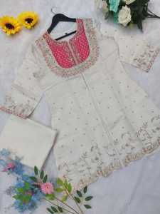 Ensemble 2 pièces pour femme, prêt-à-porter, style soirée, comprenant un Kurti sans col à manches courtes et un pantalon Palazzo, en tissu modal brodé avec dentelle romaine lourde - Product Image 4