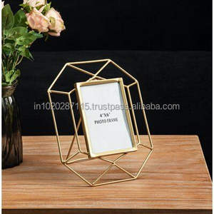 Cadre photo en métal minimaliste adapté à la décoration d'appartement moderne, design propre, présentation d'images - Product Image 3