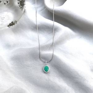 Pendentif ovale en argent avec émeraude naturelle authentique, bijou élégant en pierre précieuse verte, cadeau de pierre de naissance de mai pour femme - Product Image 4