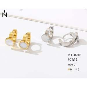 Orecchini Tz con Design a Conchiglia Rotonda in Acciaio Oro e Argento 6mm - Product Image 1