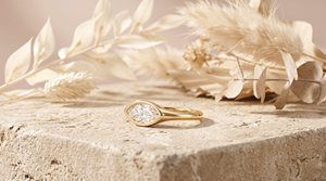 Anillo Solitario de Diamante Marquise de 2 Quilates con Bisel de Oro de 14K de Lujo, Diseño Minimalista, Joyería Hecha a Mano - Product Image 4