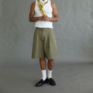 Pantalones Cortos Unisex de Sarga 100% Algodón, Estilo Vacacional, Pierna Ancha, Plisados, Color Oliva, Colección Verano 2026 - Product Image 5