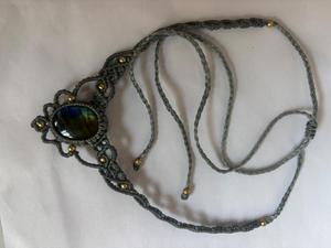 Collier ras du cou en macramé fait main avec labradorite, perles en laiton tissées, style bohème, bijoux fantaisie en pierres précieuses, vente en gros - HARI OM CREATIONS - Product Image 2