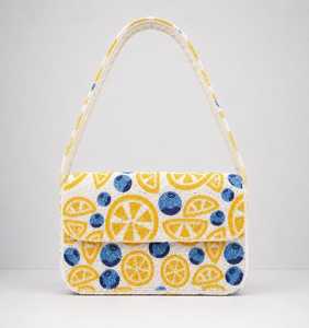 Sac à bandoulière artisanal en perles de verre avec motif floral, impression numérique, bordure orange, forme personnalisée, fleurs roses et feuilles vertes, idéal pour les voyages - Product Image 5