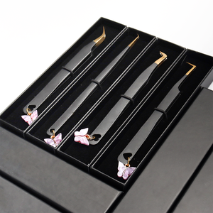 Porte-clés en acier inoxydable noir avec logo imprimé, motif papillon, pince à cils à pointe fine pour volume, outils de maquillage pour cils - Product Image 1