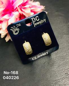 Pendientes de Acero Inoxidable Chapados en Oro con Circonitas Cúbicas |   Pendientes de circonita cúbica con diseño geométrico de moda para mujer - Product Image 6