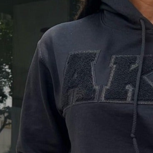 เสื้อฮู้ดสีดำวิบวับ แบบยูนิเซ็กซ์ เสื้อสเวตเชิ้ตสีดำพิมพ์ลายตัวอักษรระยิบระยับ สไตล์ลำลองแนวสตรีทแฟชั่น - Product Image 6