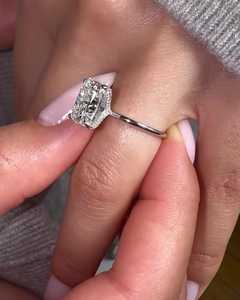 Bague de fiançailles en diamant de laboratoire taille coussin 4 carats sertie à griffes, vente en gros, or 14k 18k, alliance solitaire allongée, fabrication - Product Image 5