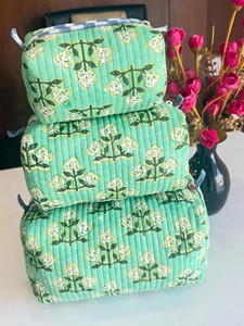 Trousse de Toilette Portable Grande Capacité, Ensemble de 3 Sacs de Rangement Floraux, Sacs de Toilette Légers en Coton Matelassé avec Logo Personnalisé - Product Image 5