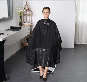 Capa de Peluquería Ecológica Tactus Industries, Poliéster Resistente al Agua, Diseño Unisex con Rayas Negras - Product Image 3