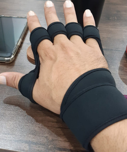 ถุงมือออกกำลังกายแบบครึ่งนิ้วสำหรับทุกเพศ ทำจากนีโอพรีน สำหรับยกน้ำหนัก ฝึกซ้อม ฟิตเนส ออกกำลังกาย  แบบสวม  ช่วยเพิ่มการยึดเกาะ - Product Image 1
