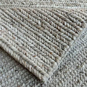 Alfombra de Lana Mezclada Gruesa Abstracta en Crema y Beige Hecha a Mano - Diseño Moderno, Ecológica y Apta para Mascotas, Tamaños Personalizados Disponibles - Product Image 6